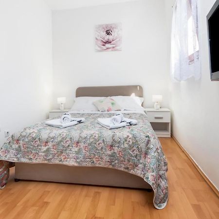 Studio Nena โรวีน ภายนอก รูปภาพ