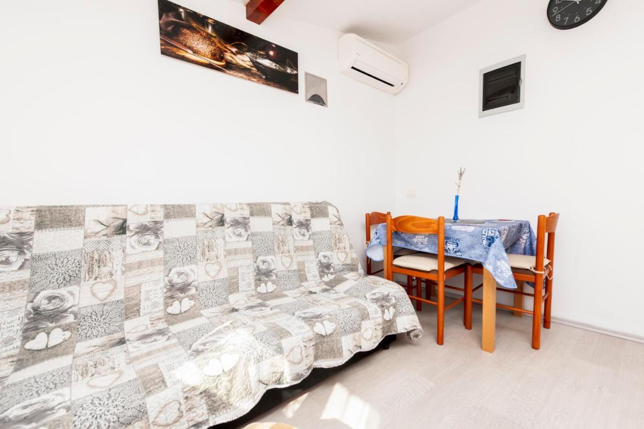 Studio Nena โรวีน ภายนอก รูปภาพ