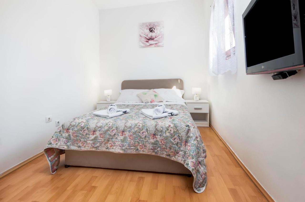 Studio Nena โรวีน ภายนอก รูปภาพ