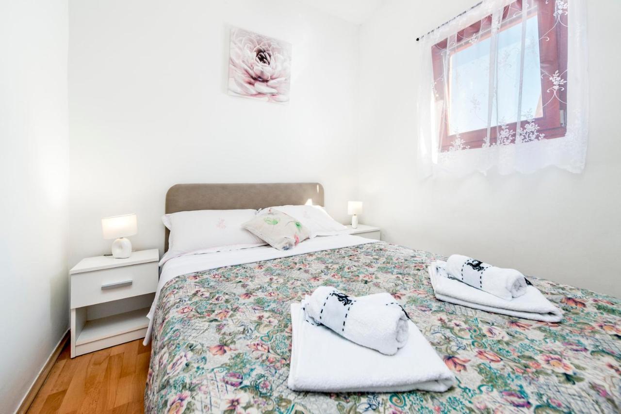 Studio Nena โรวีน ภายนอก รูปภาพ